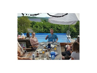 Frühstück a. Pool