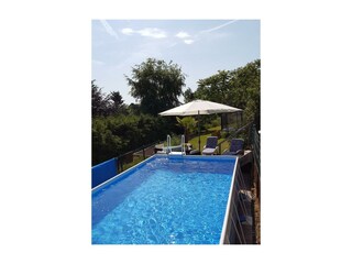 Pool und Sitzplatz