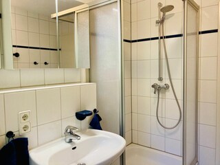 Badezimmer mit Dusche