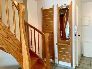 Garderobe und Treppe ins Obergeschoss