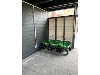 Parkplatz Bollerwagen Fahrradschuppen