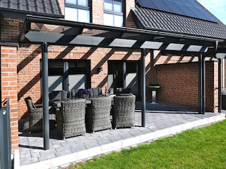 Terrasse mit Kohlegrill