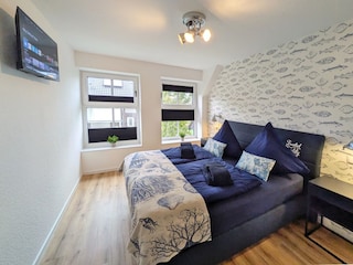 2. Schlafzimmer Boxspringbett 160x200 cm 1. OG