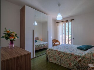 Schlafzimmer mit Doppelbett