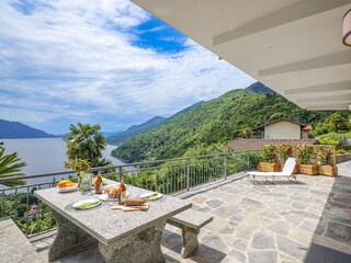 Ca. 30 m² große Sonnenterrasse