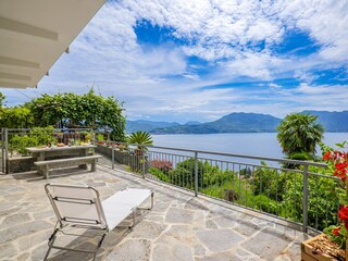 Ca. 30 m² große Sonnenterrasse