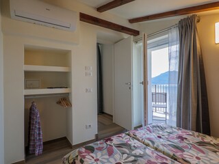 Eins von zwei Schlafzimmern mit Doppelbett