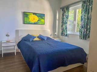 Eines von 2 Schlafzimmern mit Bad en suite