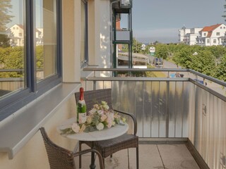 Genießen Sie den Meerblick vom Balkon