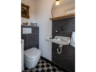 separates WC