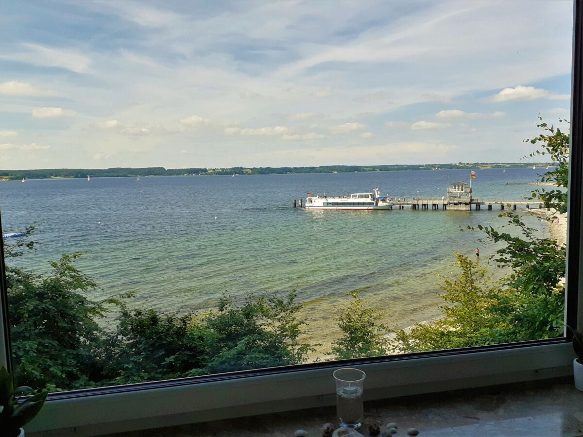 Panoramafenster mit Blick auf die Schiffbrücke