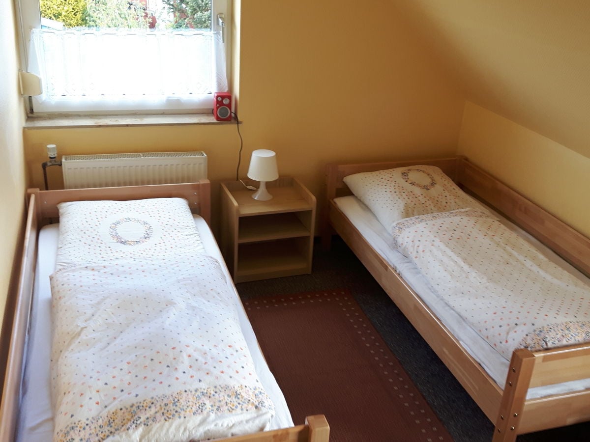 2. Schlafzimmer oben