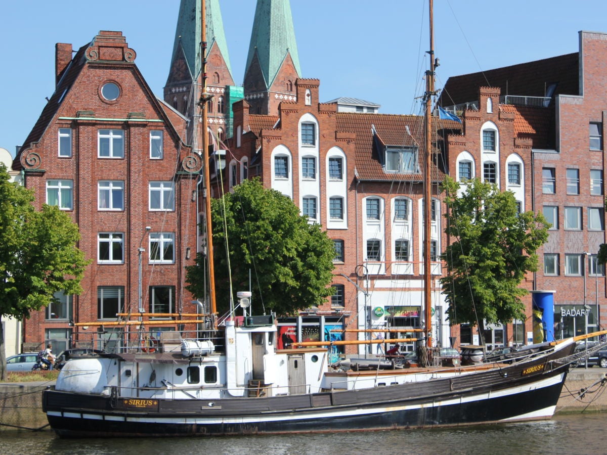 Wunderschönes Altsstadthaus (links)