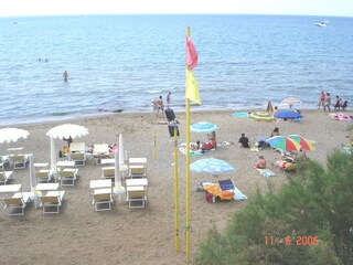 Der feine Sandstrand am Meer