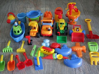 Sand toys (by Gowi, very sturdy)