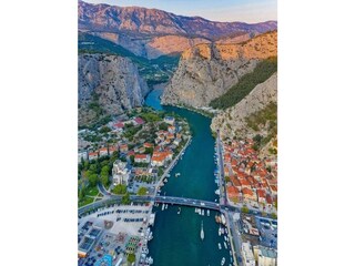Omis, 2 km