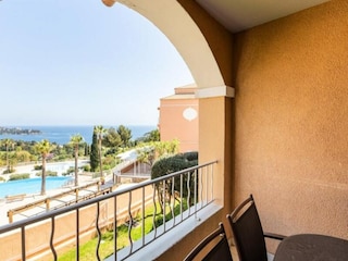 Apartment Le Dramont  8