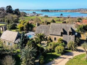 Holiday house Ty goas treiz Â· Ty Goas Treiz Pool and view - Trébeurden - image1