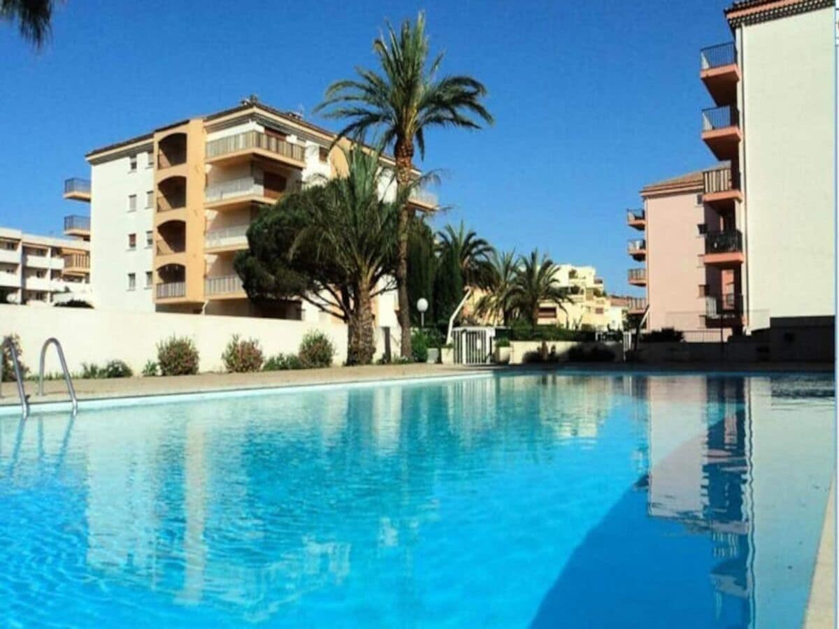 Apartment Sainte-Maxime  1