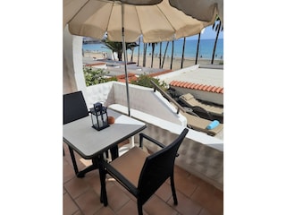 Blick Terrasse auf den Strand