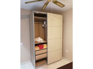 Kleiderschrank