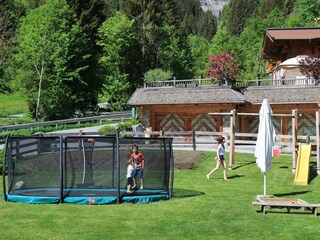 Spielplatz mit Garten