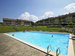Schöner Pool (ca. 15 m x 8 m)