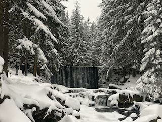 Winterbilder am Wasserfall von vielen in der Gegend