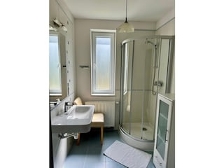 Badezimmer ( 2 Stück vorhanden )