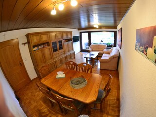 Blick ins Wohnzimmer