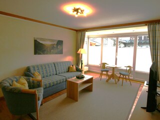 Wohn- Esszimmer mit Südterrasse