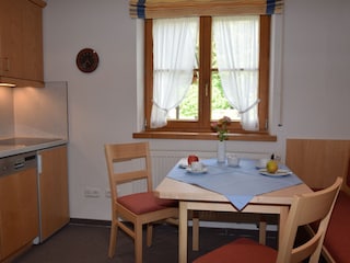 Essplatz mit Küchenzeile