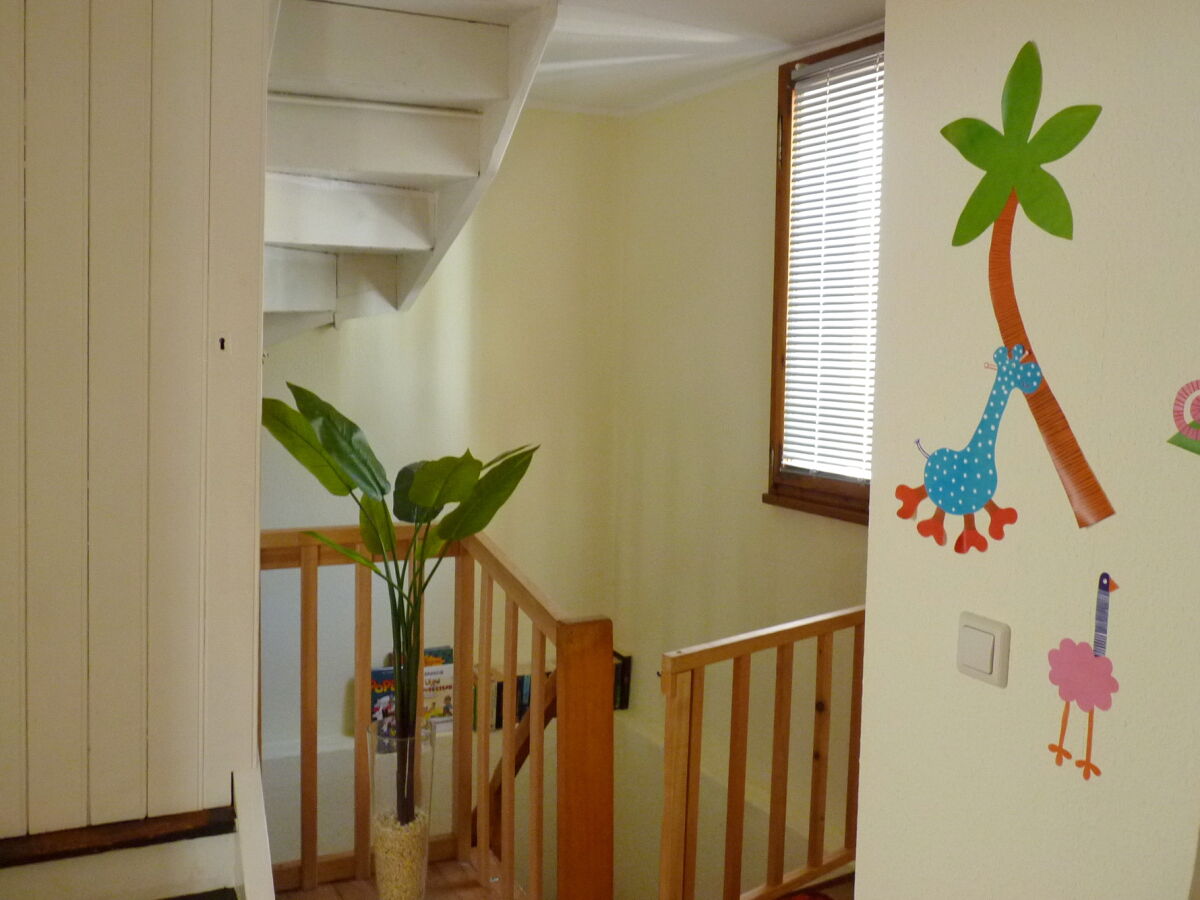 Flur, kindersichere Treppe