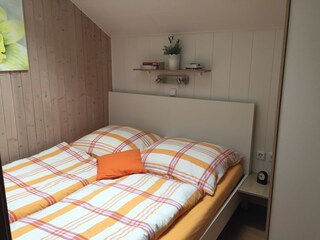 2. Schlafzimmer mit Doppelbett (160x200)