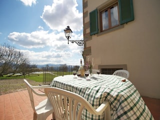 Farmhouse Poppi Outdoor Recording 12