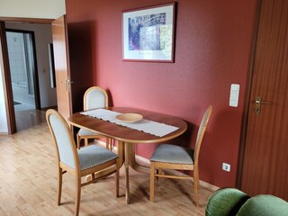 Essbereich im Wohnzimmer