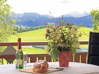 Blick vom Balkon auf die allgäuer Berge