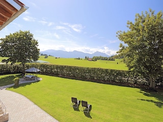 Der Garten mit herrlichem Blick in die Berge