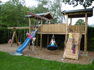 unser Spielplatz im Garten