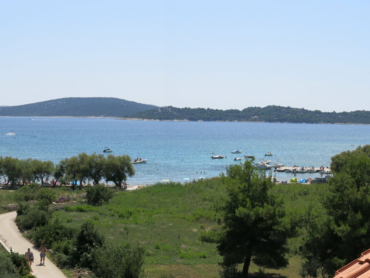 Blick auf das Meer und den Strand