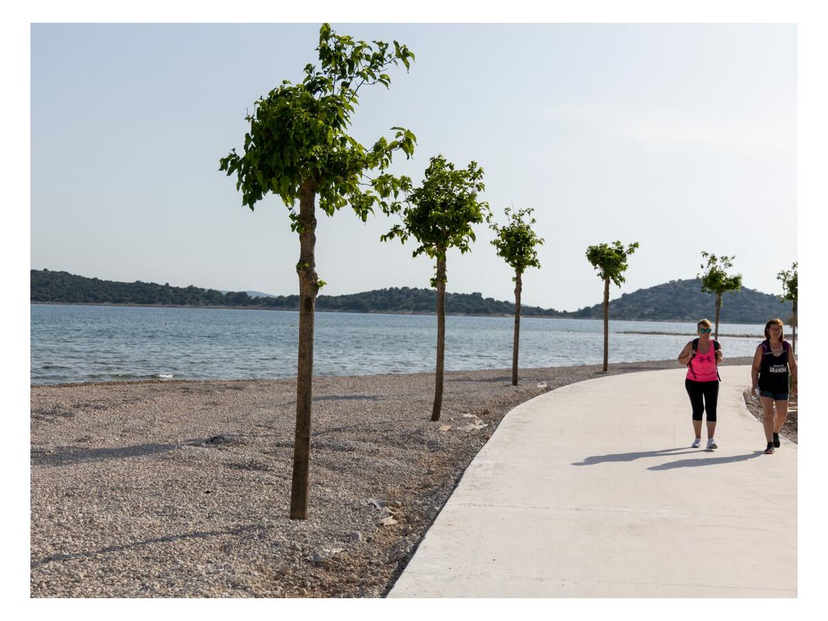 Promenade zwischen Vodice und Tribunj, direkt am Meer u