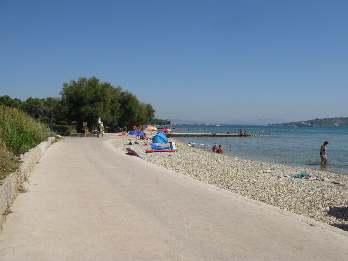 Der Strand vor dem Apartment Villa Lovorka