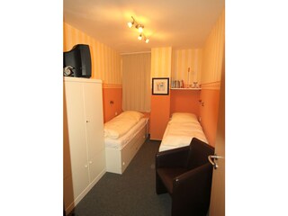 Schlafzimmer 2