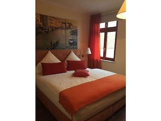 Schlafzimmer mit Teca-Luxusbett/Schlafen wie auf Wolken