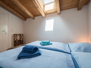 Schlafzimmer mit Doppelbett