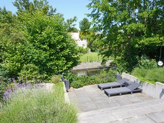 Herlich geniessen in Garten am Wasser