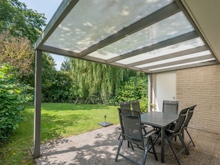 Terrasse mit Überdachung