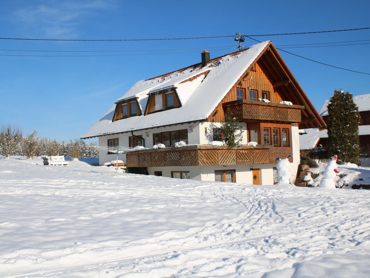 Hausansicht im Winter