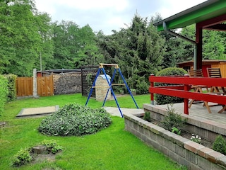 Grundstück mit Spielplatz