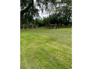 Garten mit Grillplatz